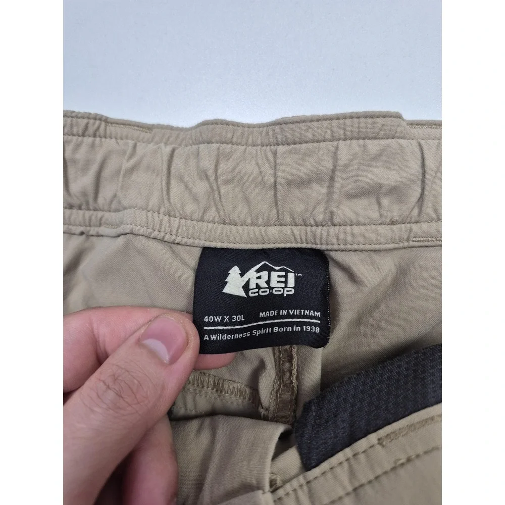 REI Co-op Convertible Pants Mens 40x30 Beige Hiking Zip Pocket Stretch Outdoor